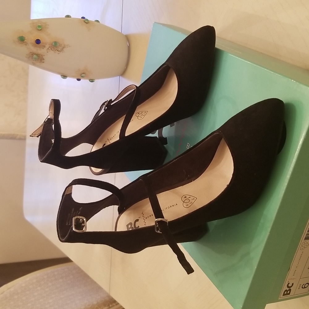 Brand new in box gorgeous black suede with ankle strap and strap across foot - Picture 3 of 8